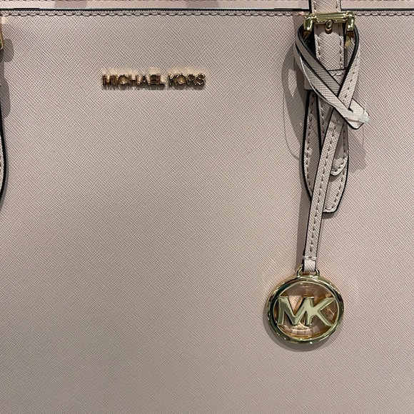 MICHAEL KORS 
Gilly Large Saffiano Leather Tote Shoulder Bag 
Powder Blush 
NWT - Picture 2 of 16